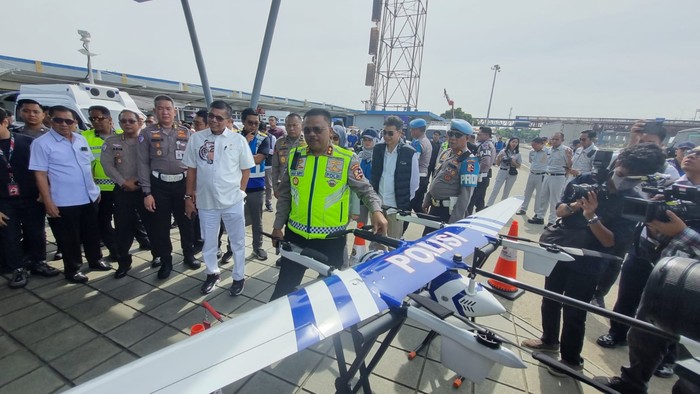 **Drone-Mobil Command Center Canggih Dukung Operasi Lilin 2025, Kakorlantas Cek Kesiapan Posko**