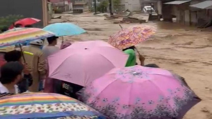 Banjir Menerjang Perumahan Lumin Park Padang, Warga Kecam Jelang Puncak Musim Hujan