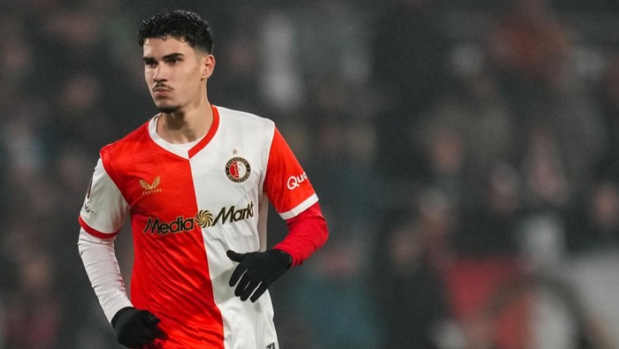 Van Persie Kasih Debut ke Sang Anak, Feyenoord Kalah dalam Drama Emosional