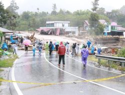 **Bener Meriah Aceh Terisolir gegara Banjir-Longsor, Logistik Menipis**