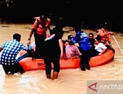 Terjebak Banjir, 40 Warga Nagan Raya Aceh Dievakuasi Pakai Perahu Karet – Update 1