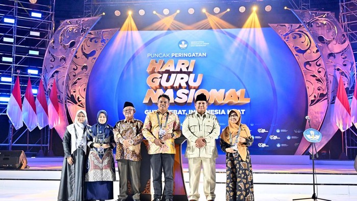 [Prabowo Hadiahkan 3 Guru Inspiratif di HGN 2025, Ini Kisahnya]