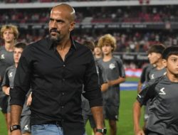 Gagal Dukung Rekan, Timnya Tolak Berikan Guard of Honour, Juan Veron Diskors 6 Bulan