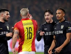 **Aksi Malu Rekan Setim Dean James di Stadion De Adelaarshorst: Go Ahead Eagles Kandas 0-4**