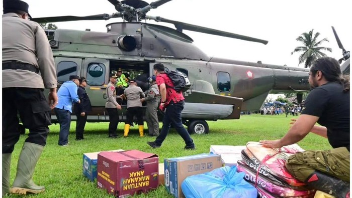 11 Helikopter Terpaksa Berlomba melawan Waktu untuk Selamatkan Sumatera yang Terisolasi akibat Bencana