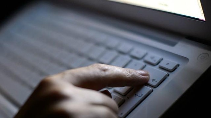 JAKSA LELANG 1.000 KARUNG BATU HITAM, HARGA Rp46 JUTA: BISNIS ATAU PENCEMARAN?