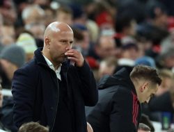 **Slot Tetap Bertahan, Liverpool dalam Krisis Performa**