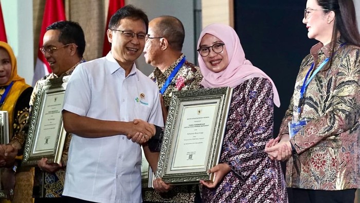 Banyuwangi Pecahkan Rekor dengan Raih Penghargaan STBM & Swasti Saba dari Kemenkes!