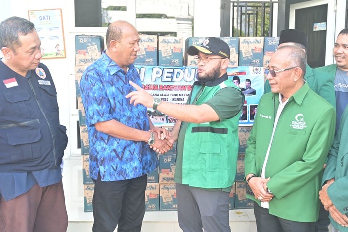 DPD RI Dukung Korban Banjir Sumut dengan Bantuan 500 Karton Air Minum