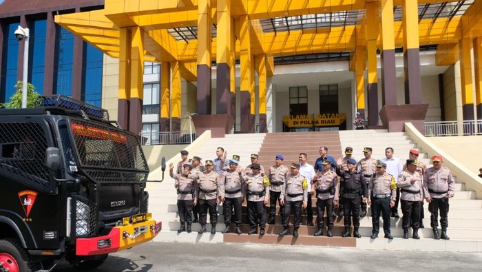 Anjing Pelacak Polda Riau Beraksi Cari Korban Longsor di Sumbar, Harapan Terakhir Masyarakat