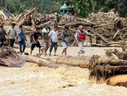 Akses Sibolga Putus, Bantuan Udara dan Laut Jadi Jalan Hidup!