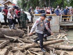 Polda Riau Gelontorkan 2 Ekskavator, Bantu Evakuasi Bencana di Sumbar
