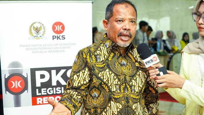 Gelondongan Kayu di Banjir Viral, DPR Minta Audit Hutan Sumatera