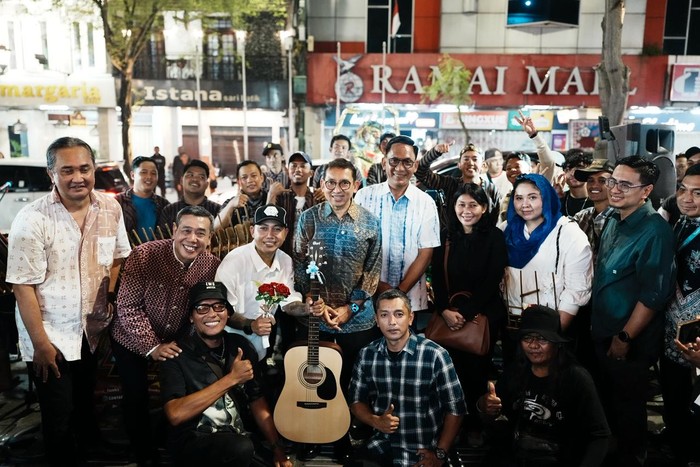 Kemenbud Berikan Alat Musik kepada IMJ Yogyakarta, Dukung Seni jalanan