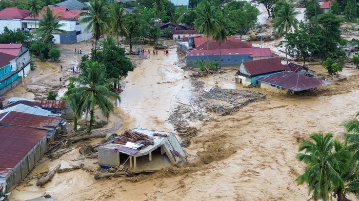 Banjir Bandang Pecahkan Jalur Strategis Padang Panjang-Sicincin, BNPB: Pemulihan Sedang Berlangsung