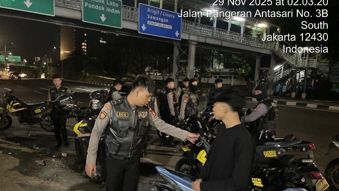 **Patroli Polisi Sisir Jakarta, 17 Pemuda Bersenjata Tawuran Diamankan di Jaktim**