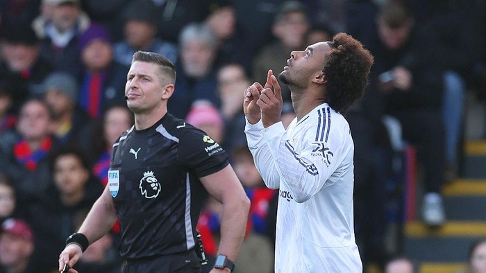 **Setelah Setahun Tanpa Gol, Joshua Zirkzee 'Buka Puasa' di Selhurst Park**