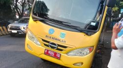 Tragedi Bus Sekolah di Ciputat: Jalan Amblas, Lalin Macet, Siswa Terjebak.