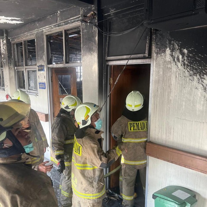 Kebakaran Menyapu RS Pengayoman, 28 Pasien Selamat dari Gudang Berapi!