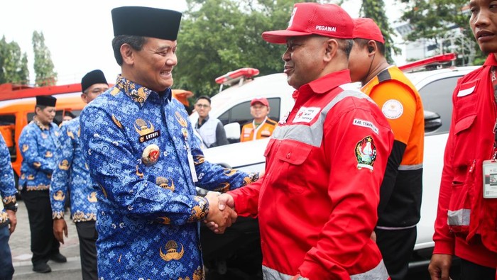 Gubernur Jateng Berikan Bantuan Rp 1,3 Miliar untuk Korban Bencana Sumatera