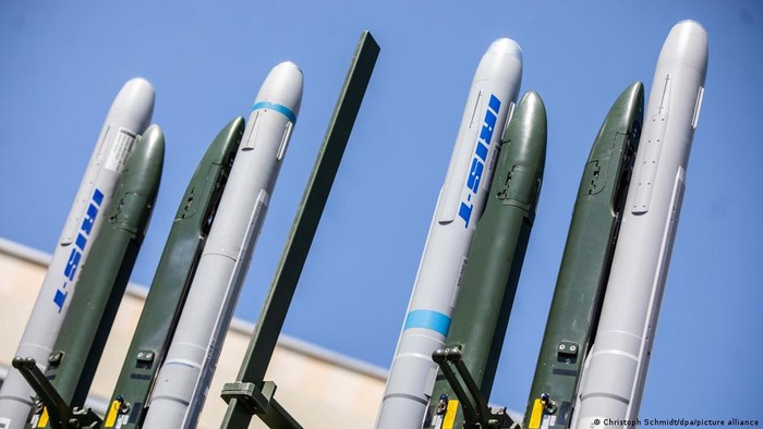 Perang Ukraina: Produsen Senjata Nikmati Keuntungan, Dunia Tegang