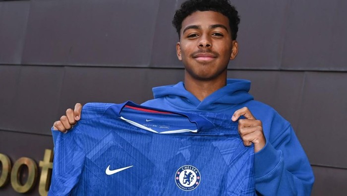 **Isago Silva, Putra Thiago, Menandatangani Kontrak Profesional Chelsea: Menjalankan Jejak Ayahnya**