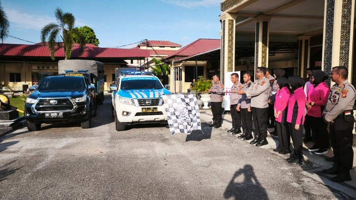 Polres Kampar Kirim Dukungan 1 Truk Logistik ke Posko Bencana Agam - Update 1