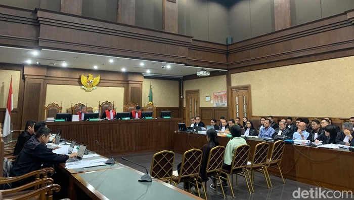 Hakim Tegur Marcella Santoso dan Suami Saat Sidang migor, Tudingan Bisik-Bisik Menyita Perhatian