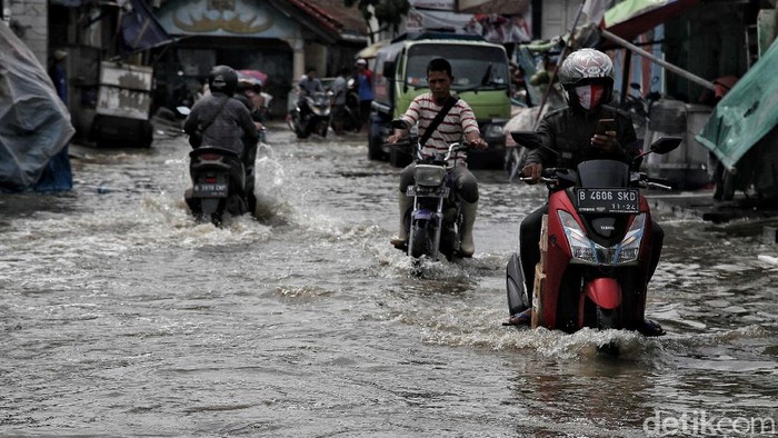 **Banjir Rob Jakarta 4-6 Desember, Waspada Puncak 5 Desember!**