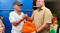 “Andre Rosiade Tinjau Kampung Halaman, Serahkan Ribuan Sembako untuk Warga Siteba dalam Inisiatif Kemanusiaan”