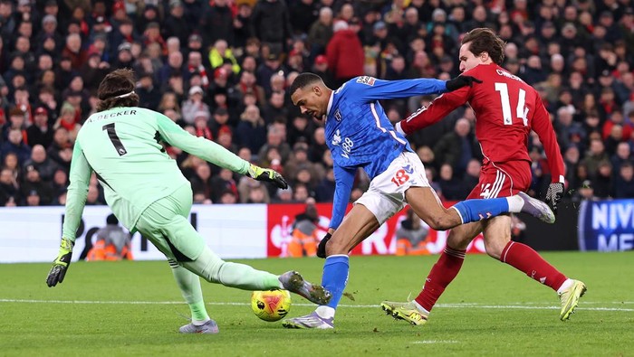 Aksi Chiesa Selamatkan Liverpool dari Kekalahan: Bagaimana Pemain Ini Menjadi Pahlawan Tak Terduga!