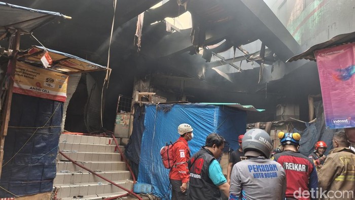 **Kebakaran Menyapu Pasar Anyar Bogor, 20 Kios Pedagang Terhangus dalam Waktu Singkat**