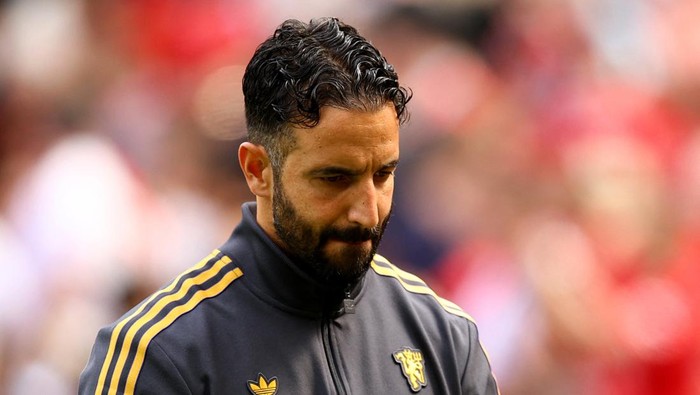 [Ruben Amorim Menolak Medsos: Apa yang Dilakukan Pemain Bola Ini?]