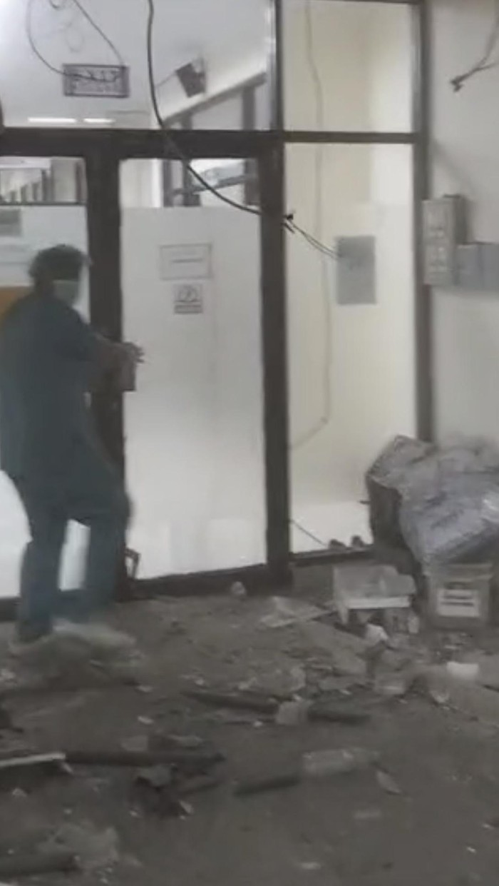 **Plafon Ruang Operasi RSUD Cilegon Ambruk, Tak Ada Korban Jiwa dalam Peristiwa Mengejutkan**