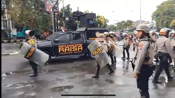 Konflik Ditambah Polisi, 2 Kelompok Massa Ricuh di Lahan Sengketa Sukahaji Bandung