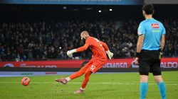 “Kiper Napoli, Sang Penyelamat dalam Adu Penalti Tanpa Akhir: Tragedi atau Legenda?”