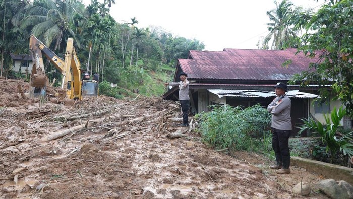 4 Desa di Agam Terisolir Longsor, Pemerintah Prioritaskan Akses Jalan!