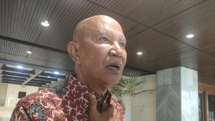 “Kasus Nenek Ditolak Bayar Tunai: Aturan Rupiah yang Ditegaskan, Tapi Siapa yang Menang?”