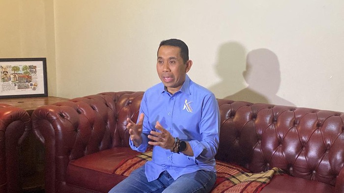 Dino, Sang Ketua Ormas: Bocah 12 Tahun yang Menerobos Dunia Politik