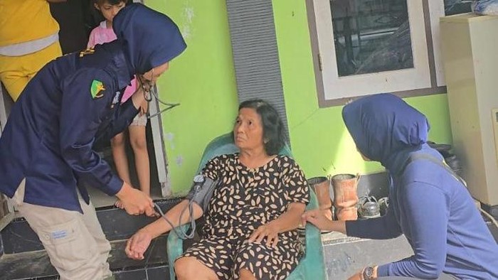 Polda Sumbar Selamatkan 222 Warga Dari Bencana dengan Bakti Kesehatan