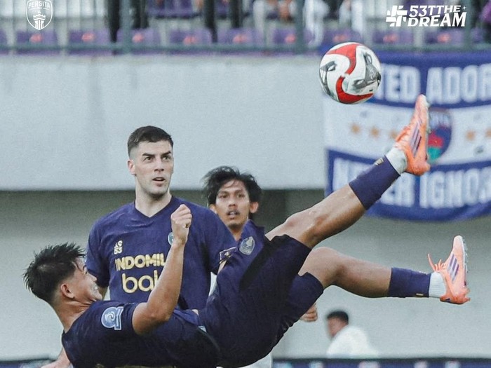 **Hokky Caraka: dari Kebangkitan hingga Kebanggaan, Gol Salto yang Menjelma Legenda**