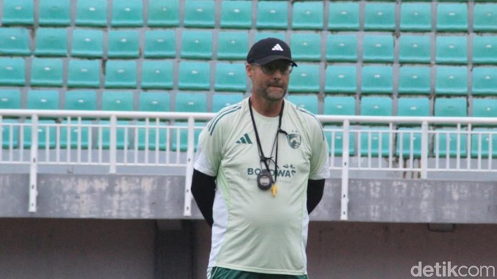 **PSM Makassar Siap Beraksi di Markas Persib Bandung, Asah Strategi Lini Depan**