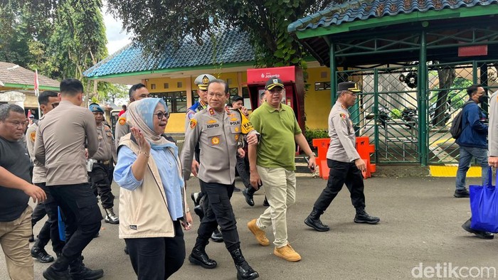 Kapolda Metro Jaya Bersama Tim, Pastikan Ragunan Aman Saat Natal