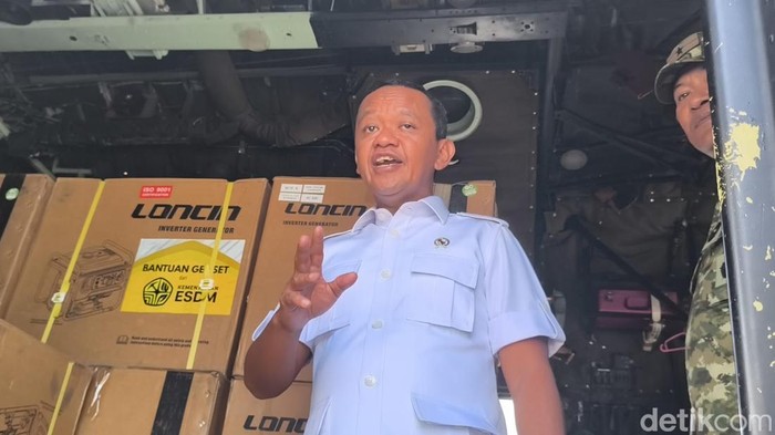 **Kirim Genset ke Aceh, Bahlil: 35 Ribu Rumah Masih Terlantar Tanpa Listrik**