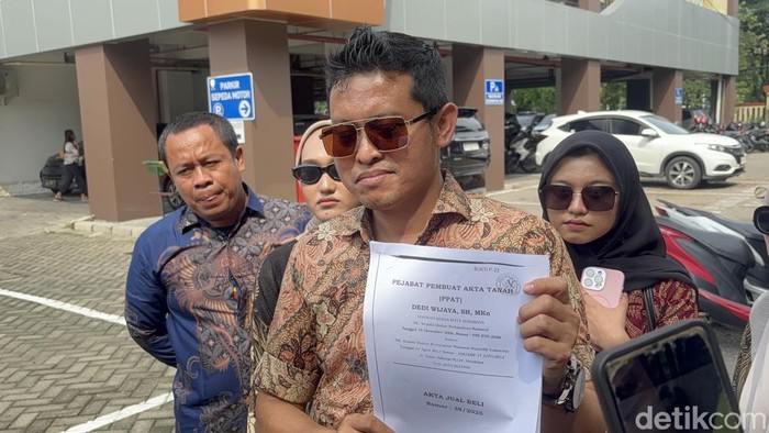 **Pengacara Ungkap Kejanggalan dalam Kasus Pengusiran Nenek Elina dari Rumahnya**