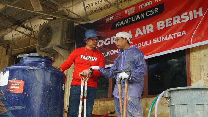 **Telkomsel Berikan Air Bersih dan Dapur Umum untuk Warga Aceh Tamiang yang Terdampak Bencana**