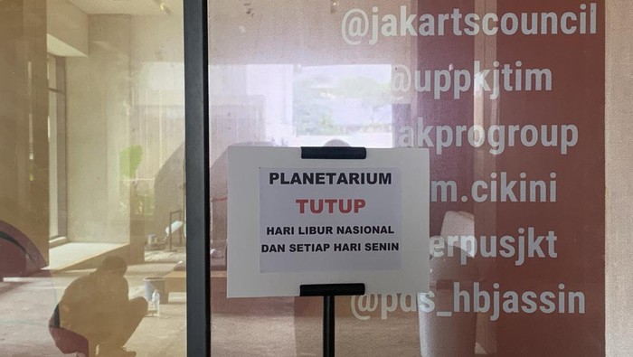 “Pengunjung Kecewa Planetarium Tutup di Libur Tahun Baru: Planetarium Jakarta Tutup Saat Hari Raya”
