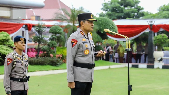 Kapolda Jateng Ajak Anggota Bawa Keluarga dalam Upacara Kenaikan Pangkat, Momen Beda yang Menyentuh!