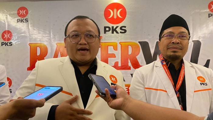 PKS Belum Tentukan sikap Pilkada dipilih DPRD: UUD 1945 Tidak Melarang