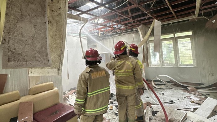 tragedi memilukan: Vila di Puncak Bogor Terbakar Akibat Korsleting Listrik, Siapa yang Bertanggung Jawab?